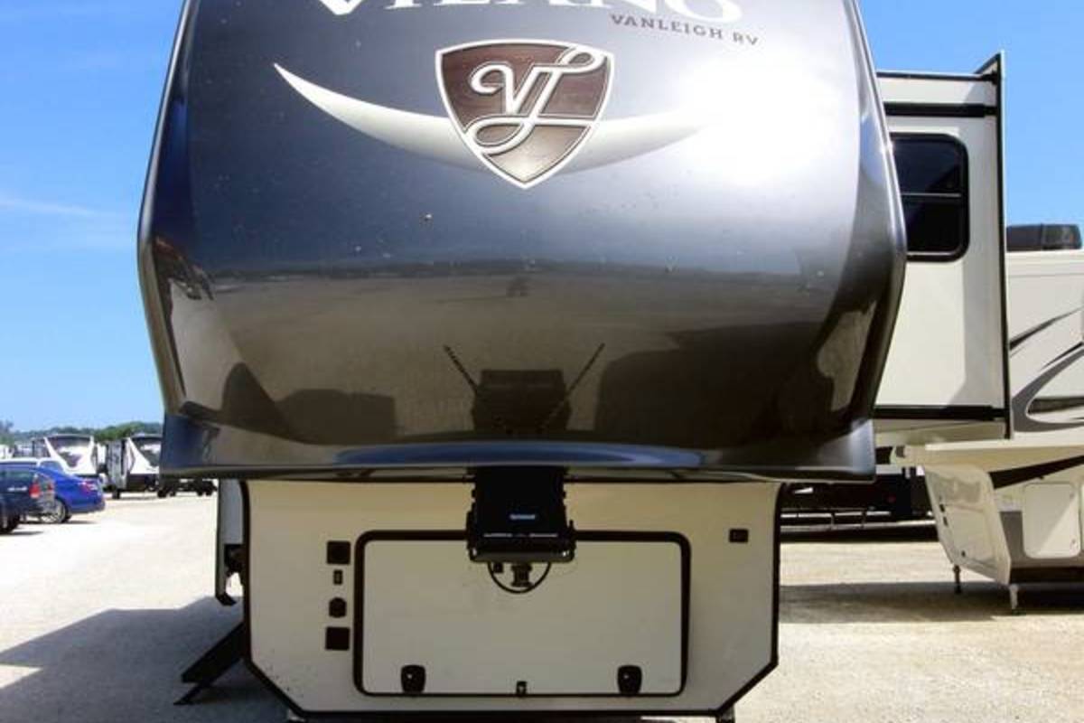 2019 Vanleigh Vilano 320GK "Rear Living Room" 320GK Triple Slide Out in